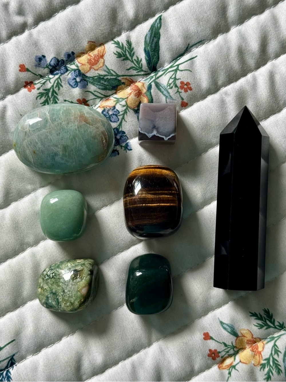 NWOT Set of 7 Crystal Collection, Tumbled & Palm Stones, Obsidian Tower & Cube